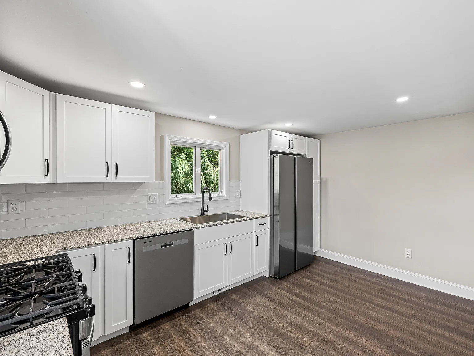 2 bed, 1000 sqft, $1,600 — Photo 4