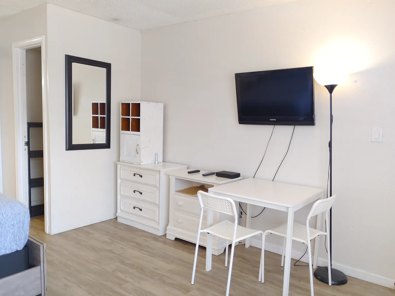 Studio, 400 sqft, $900 — Photo 2