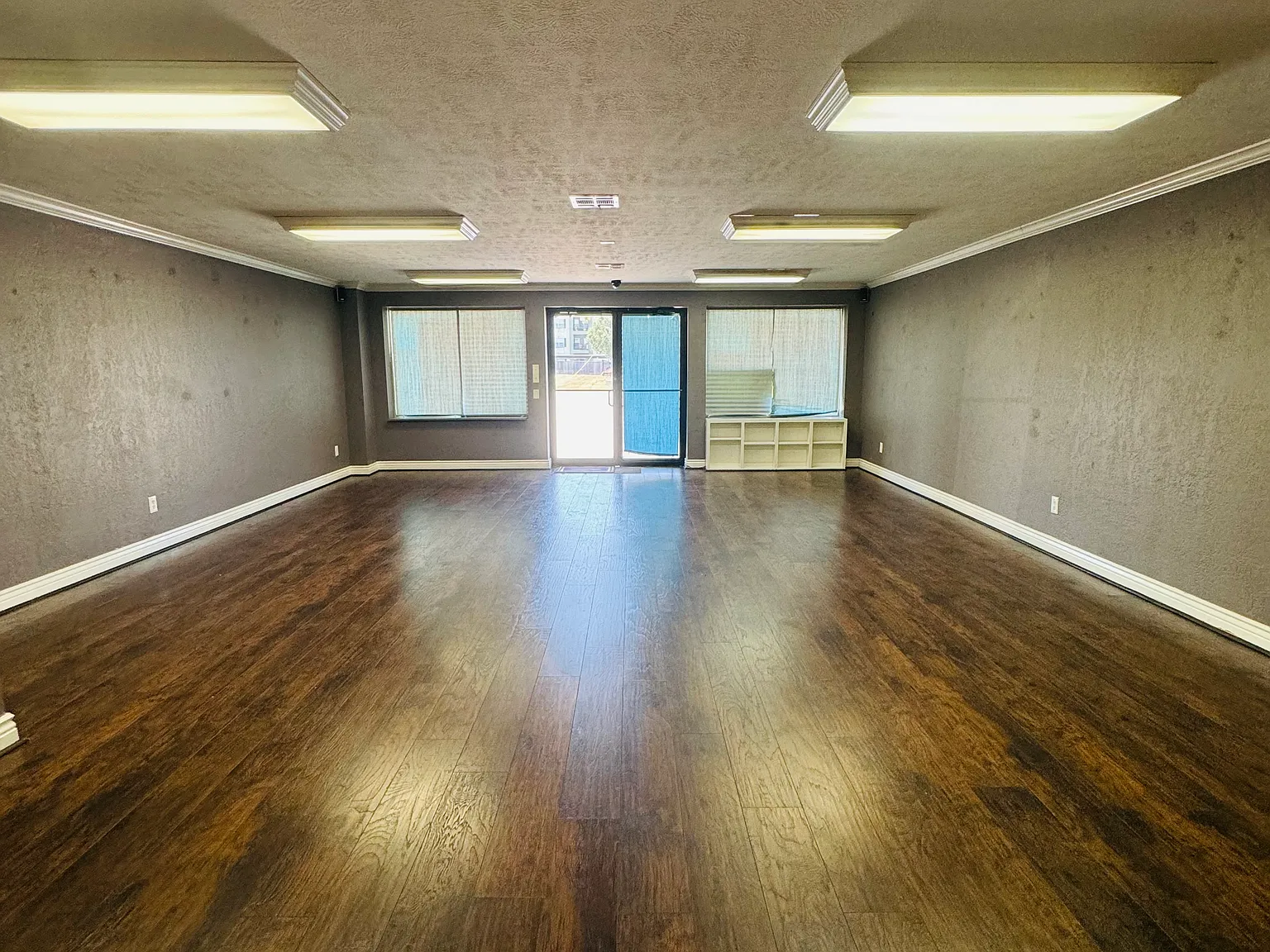 Studio, 1200 sqft, $1,300 — Photo 3