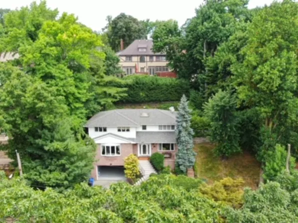 141 Coverly Avenue image 1 of 15