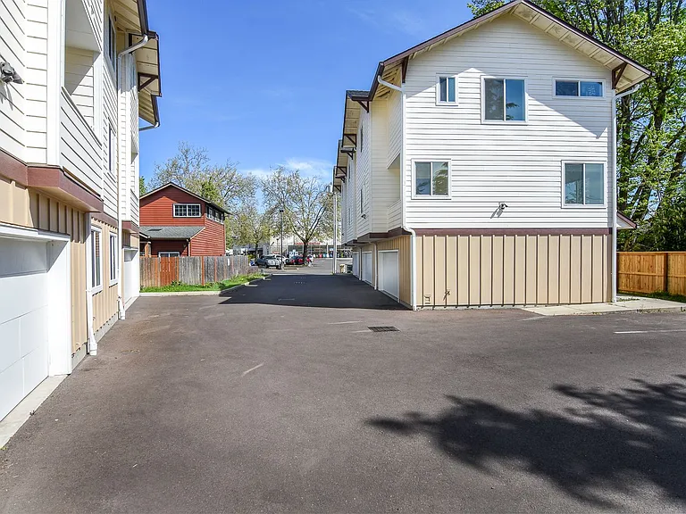 1960 NW Taylor Ave — Photo 5