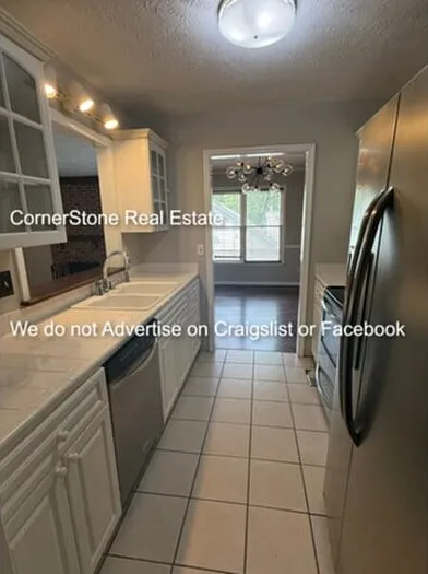 1267 Exeter Ln — Photo 5