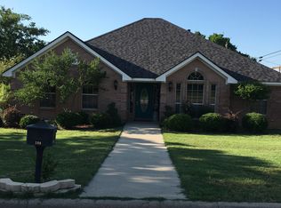 100 Ridge View Ct, Decatur, TX 76234