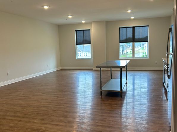 1088 Walburg Ave #201