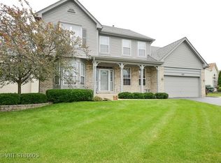 837 Longmeadow Dr, Carol Stream, IL