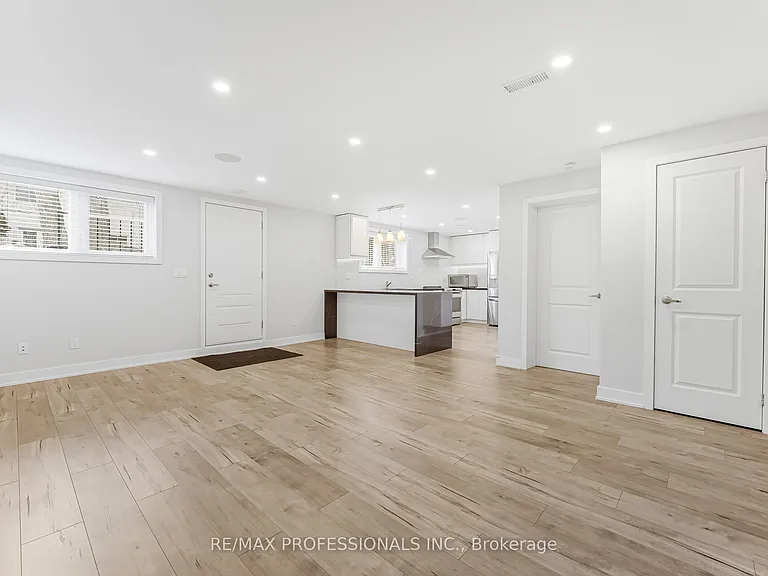10 Boxwood Rd — Photo 9
