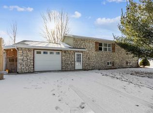 2866 60th St, Vinton, IA 52349