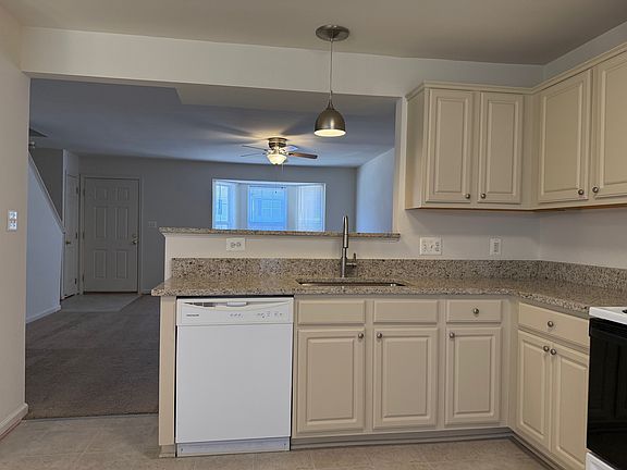 4th image of 107 Merrill Ct