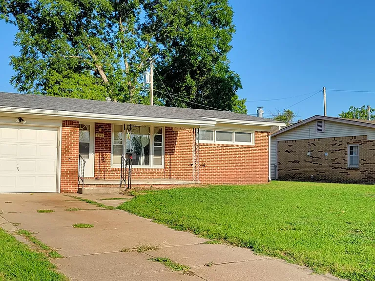 3344 S Washington Ave — Photo 2