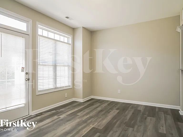 8163 Willowglen Dr — Photo 13