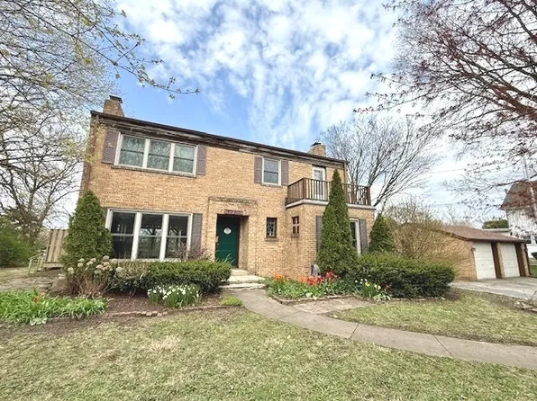 1027 Dekalb Ave, Sycamore, IL 60178