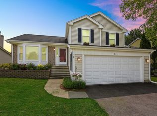 943 Shady Tree Ln, Wheeling, IL 60090