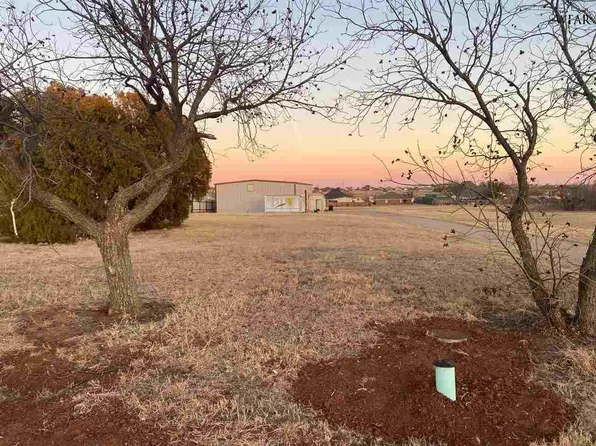 1303 N Pacific Ave, Iowa Park, TX 76367