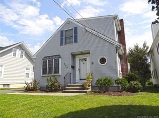 375 S Pine Creek Rd, Fairfield, CT 06824