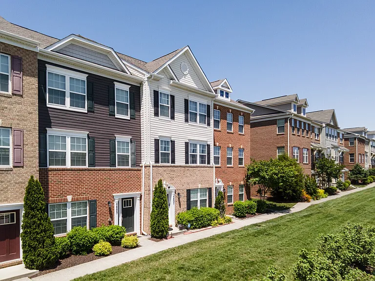 Collection at Scotland Heights — Photo 7