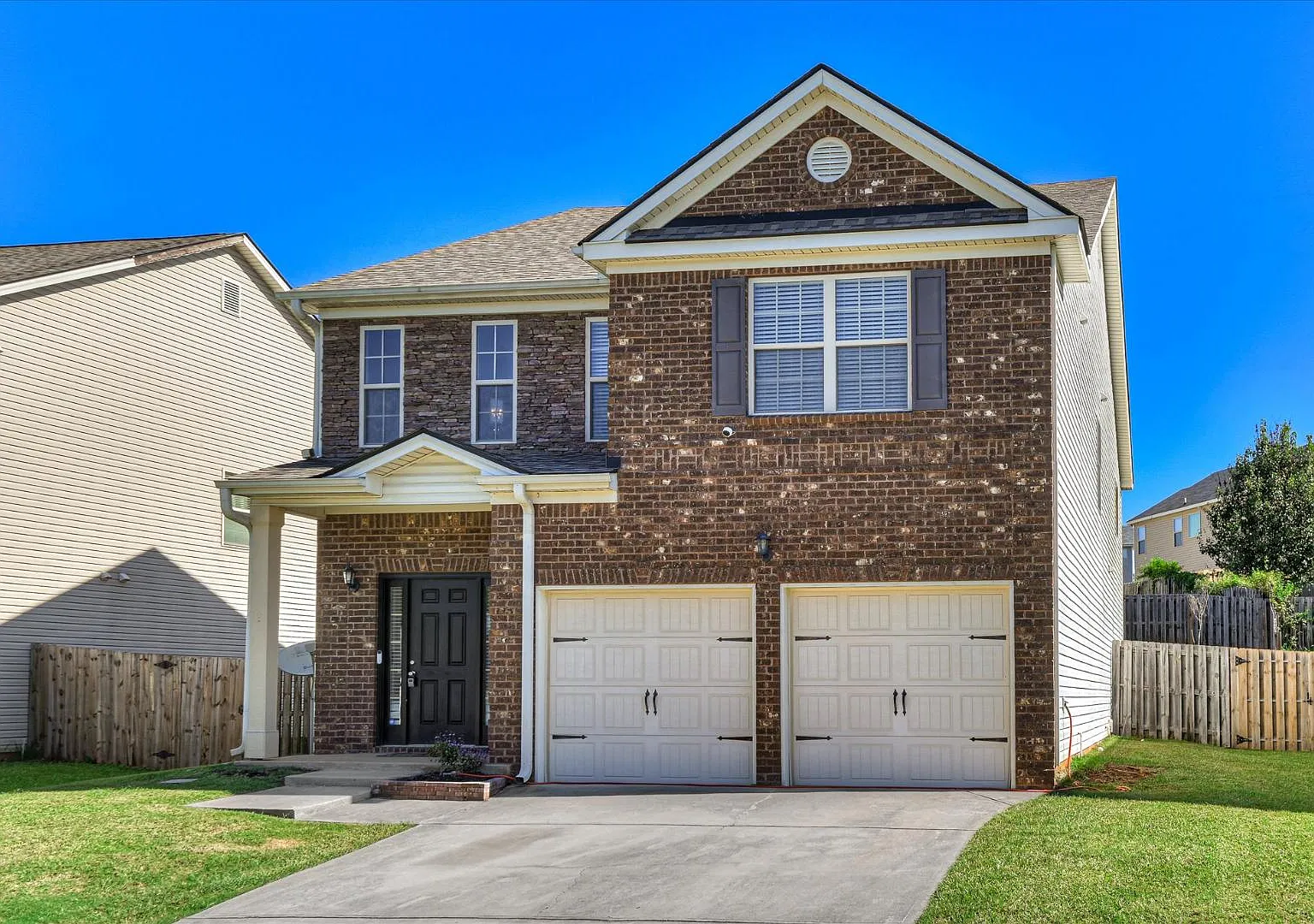 513 Lory Ln — Photo 3