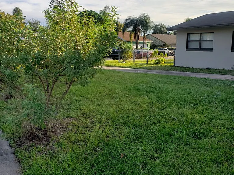 940 Lockhart St — Photo 25