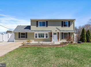 2 Plumtree Rd, Levittown, PA 19056