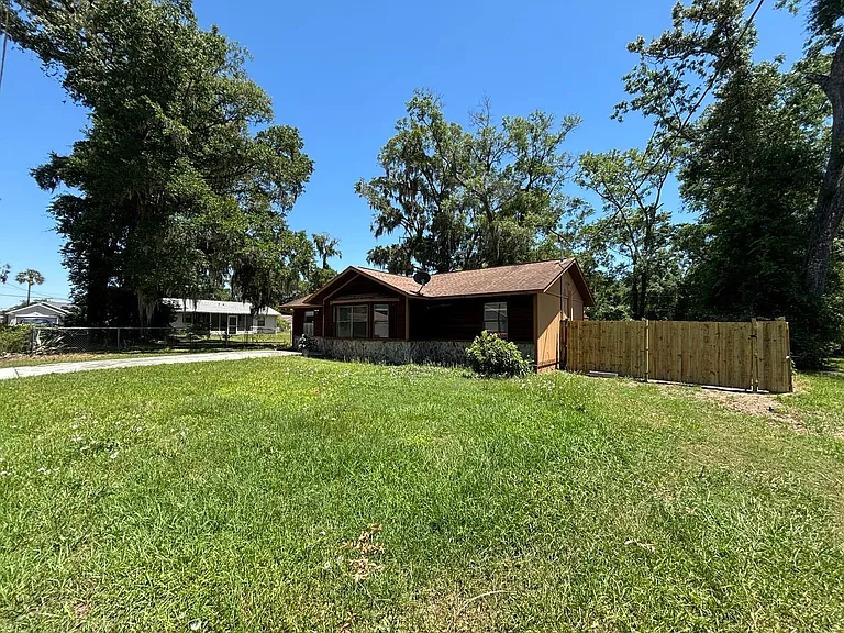 5532 NW 57th Pl — Photo 4
