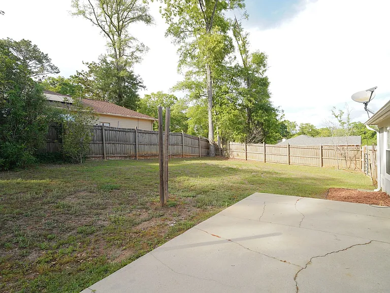 1908 Wagon Wheel Cir E — Photo 36