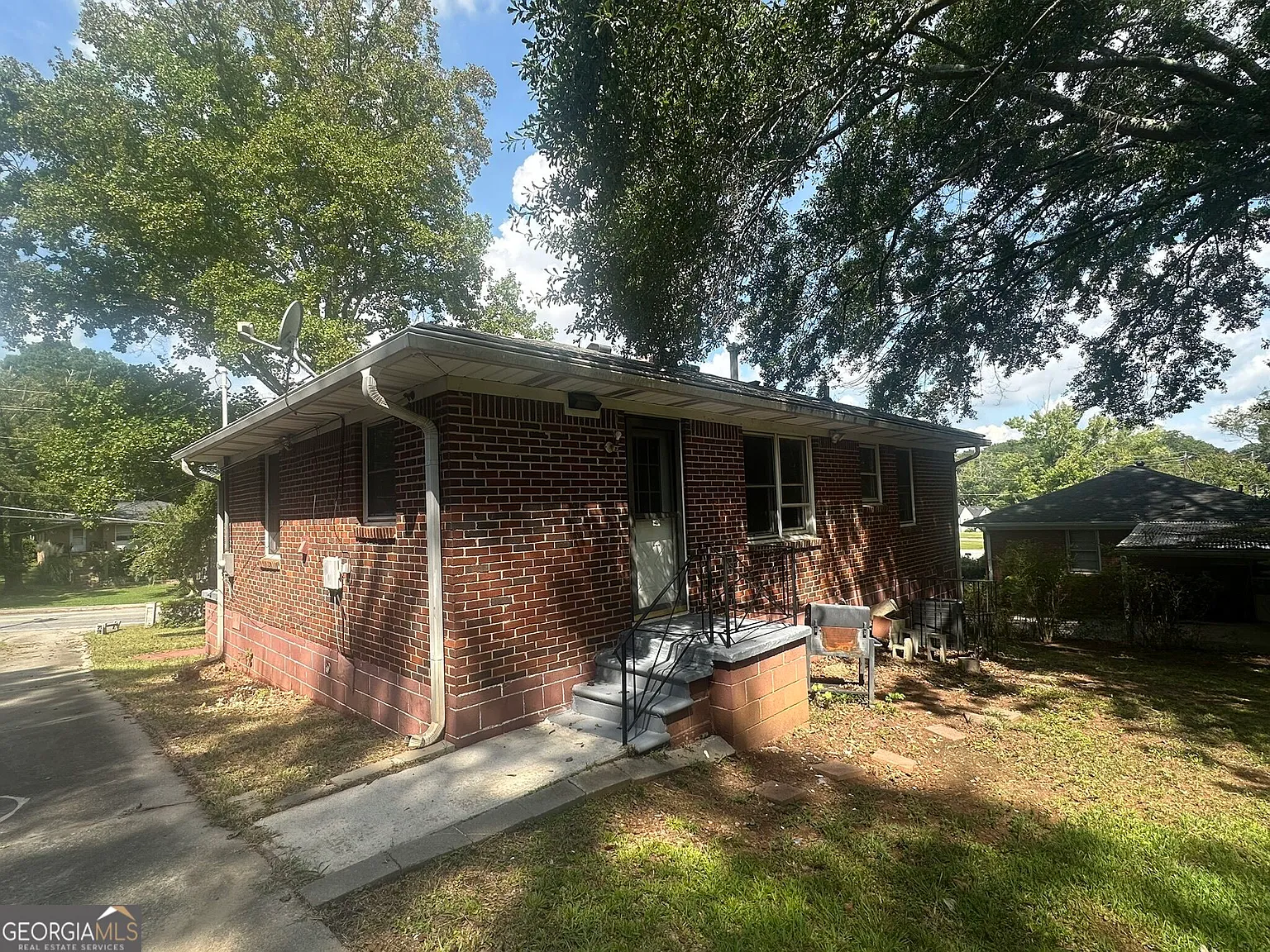 3 bed, 1.0 bath, 951 sqft, $1,100 — Photo 3