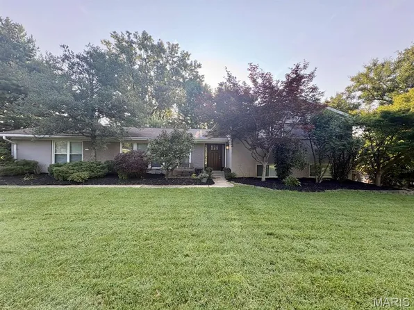 14 Country Fair Ln, Saint Louis, MO 63141