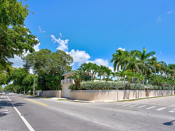 5th image of 901 Casa Marina Ct