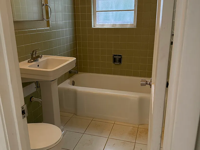 1027 N Lightner St — Photo 2