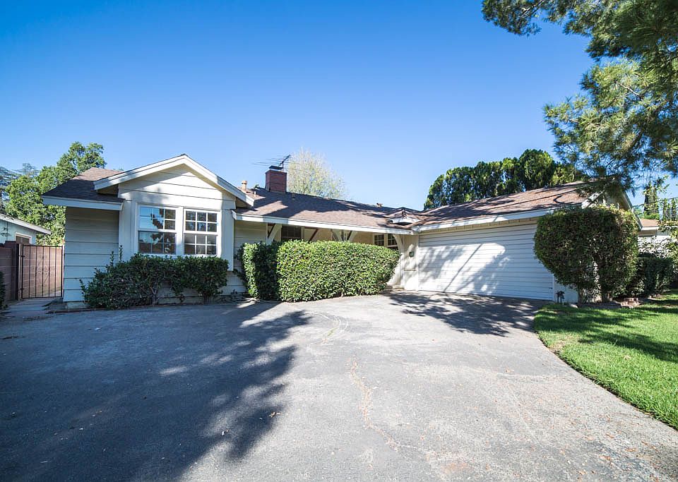 1st image of 9013 Lemona Ave