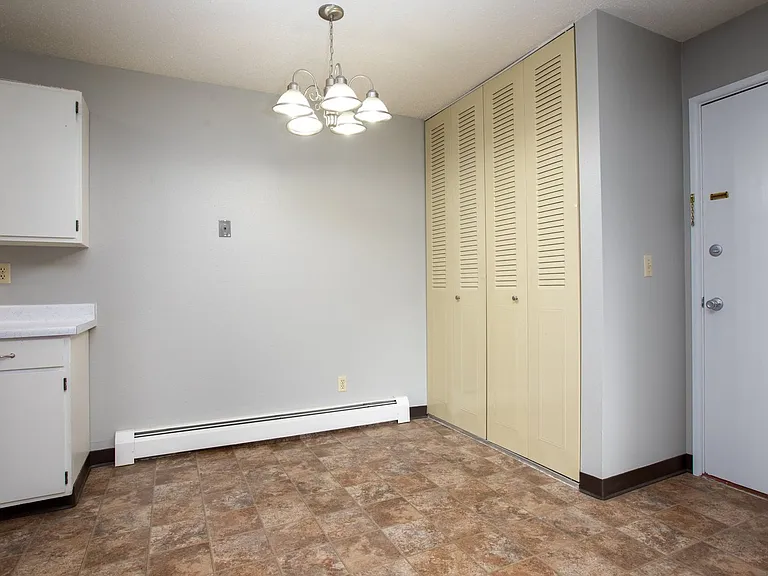Colton Heights Apartments — Photo 41