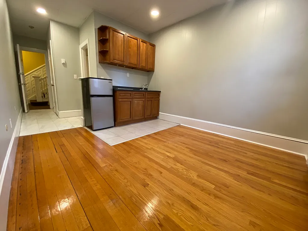 Building Photo - 868 Beacon St #3
