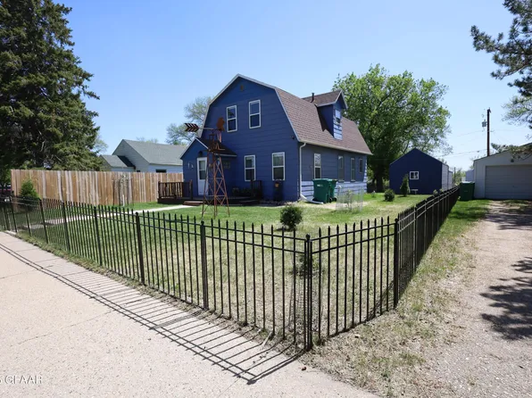 327 2nd St NW, Mayville, ND 58257