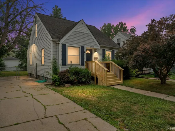 22506 Tuscany Ave, Eastpointe, MI 48021