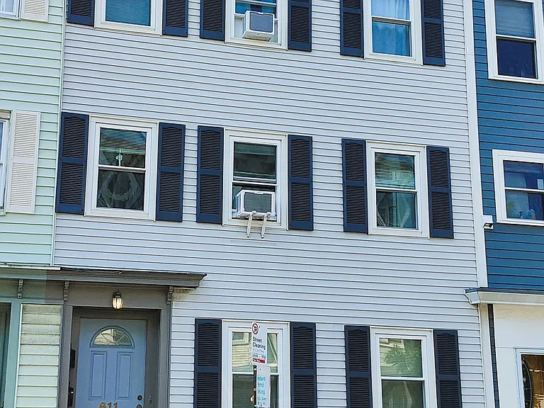 611 E 2nd St #2 — Photo 1