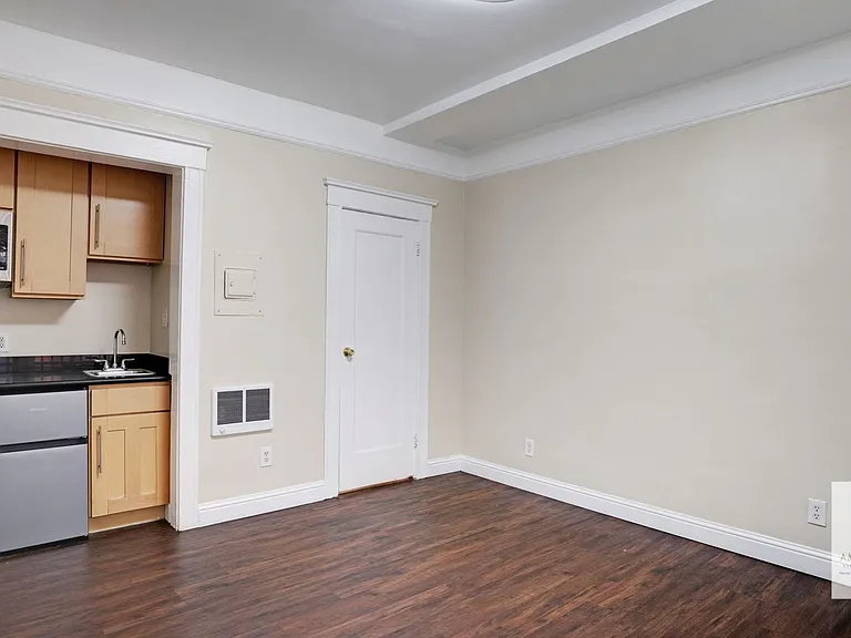 621 Taylor St — Photo 3