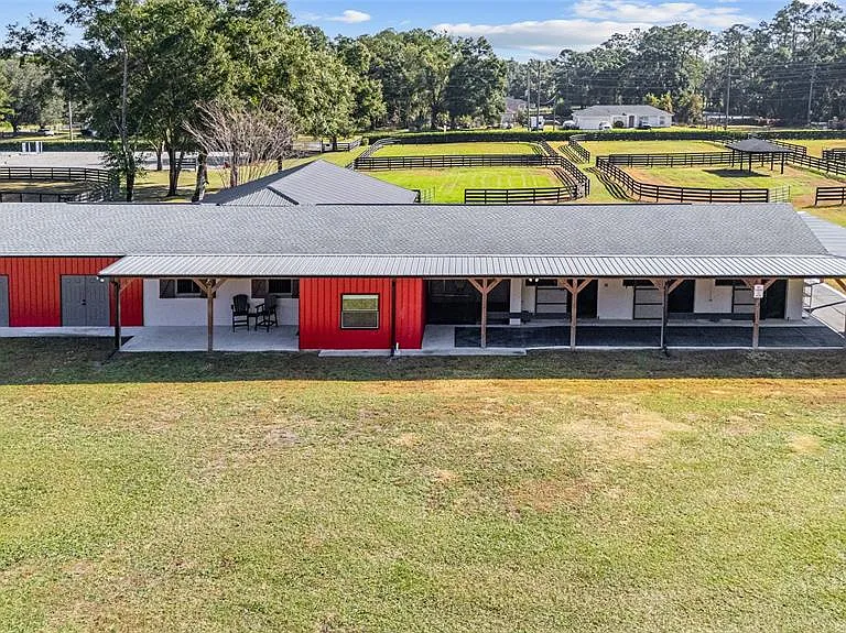 2 Count Fleet Dr — Photo 4