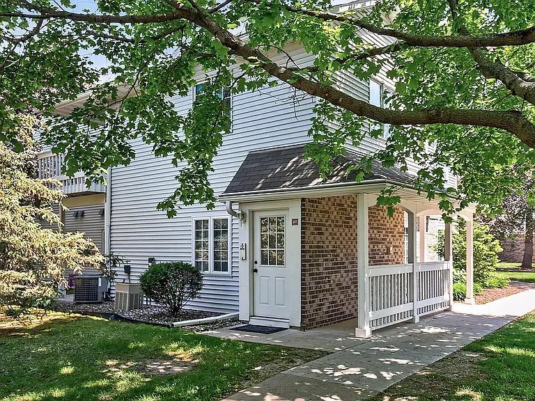 1063 Duckwood Dr #207 — Photo 1