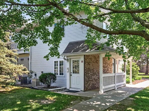 1063 Duckwood Dr APT 207, Eagan, MN 55123