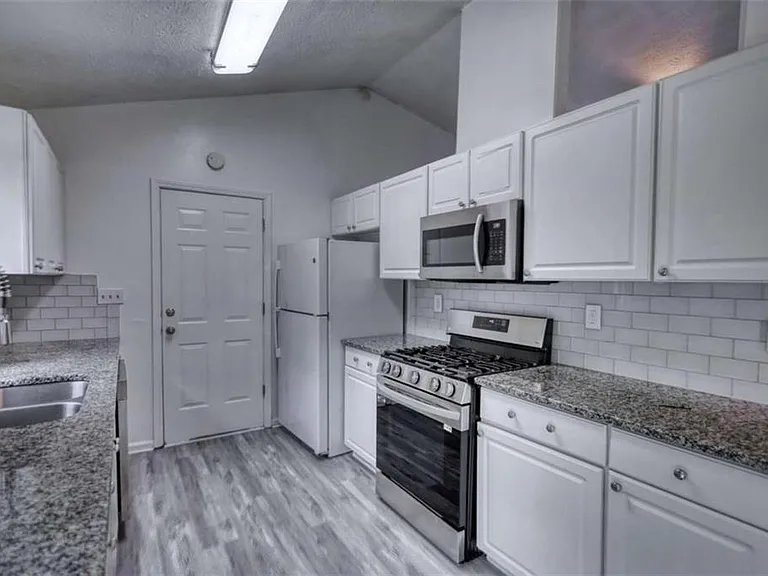 2119 Briar Glen Ln SW — Photo 13