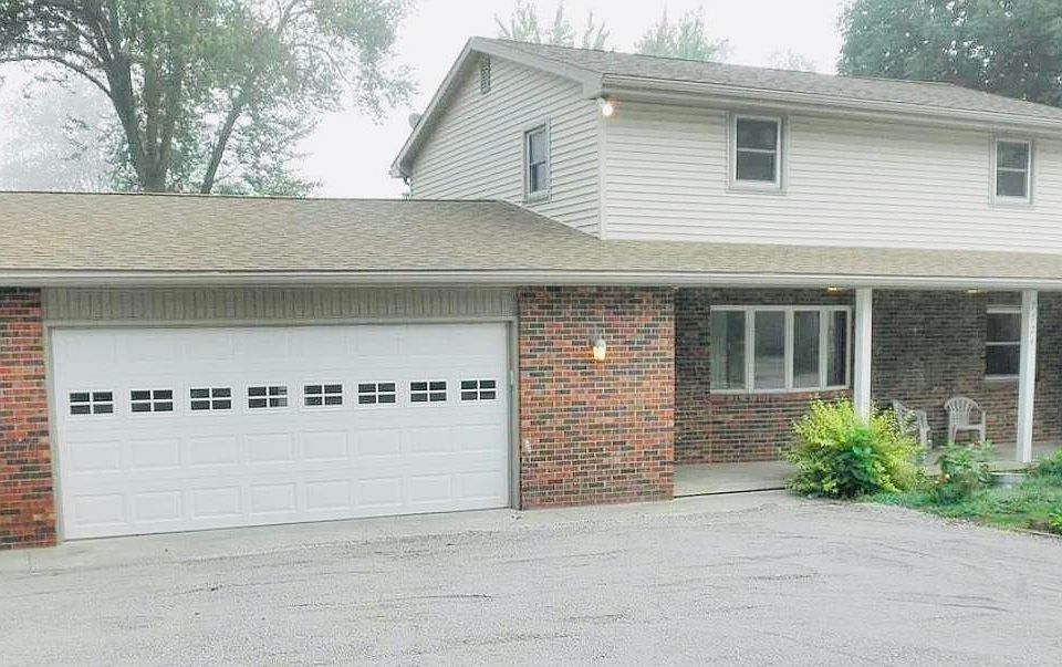 2nd image of 7724 W Beachwood Ave