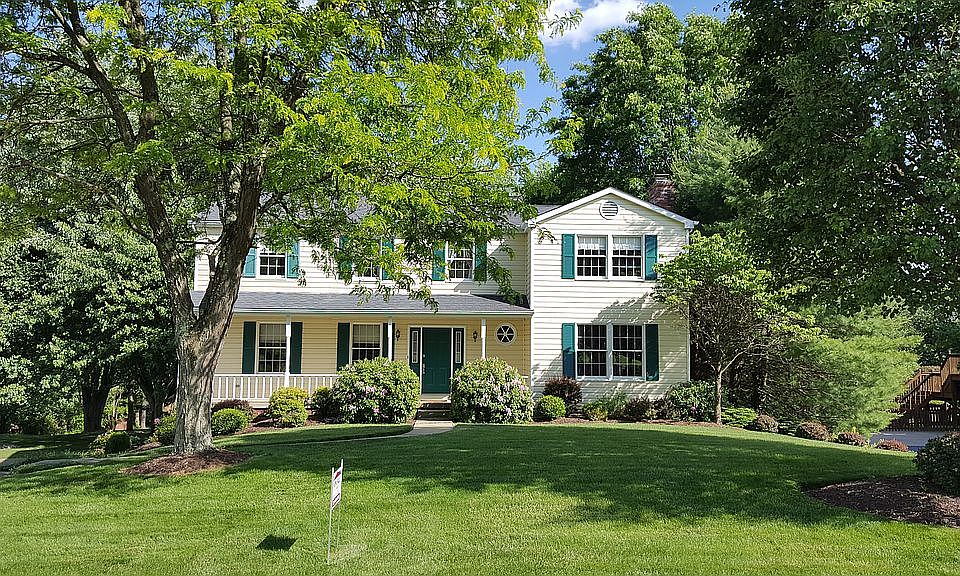 1st image of 2225 Woodmont Dr