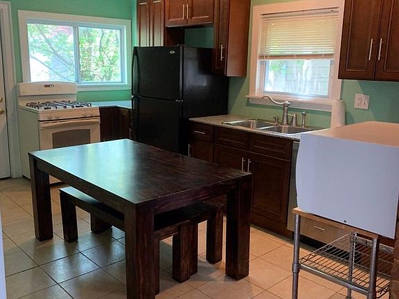 3rd image of 781 Ashland Ave #2