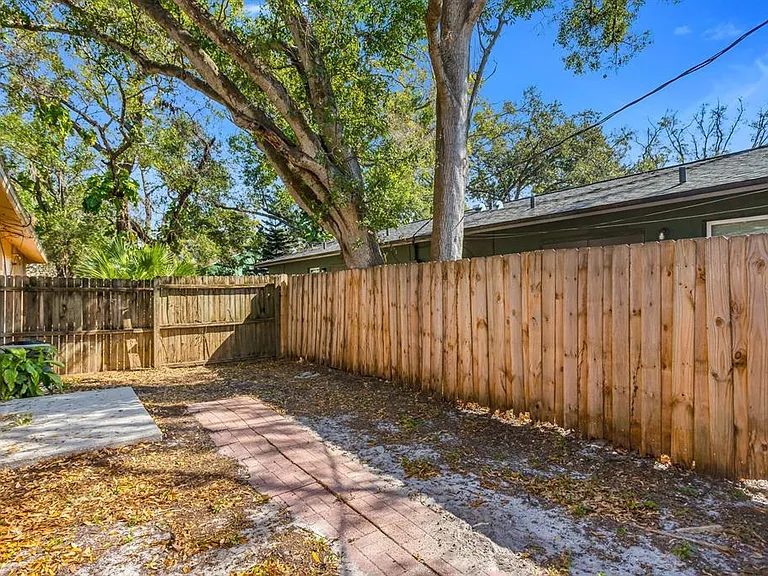 14717 Sunset St — Photo 3