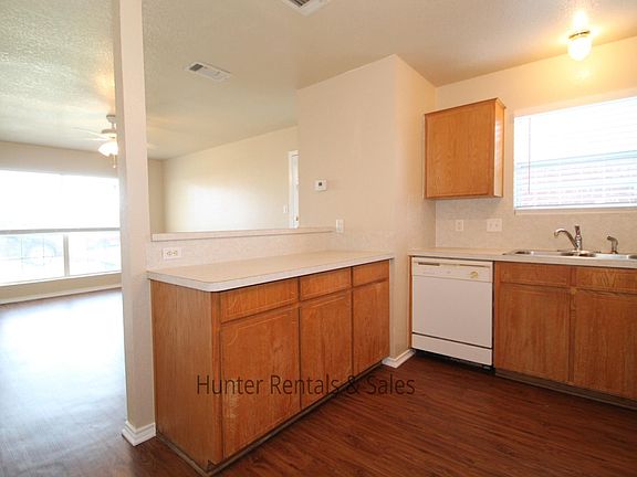 4th image of 3904 Gus Dr APT A