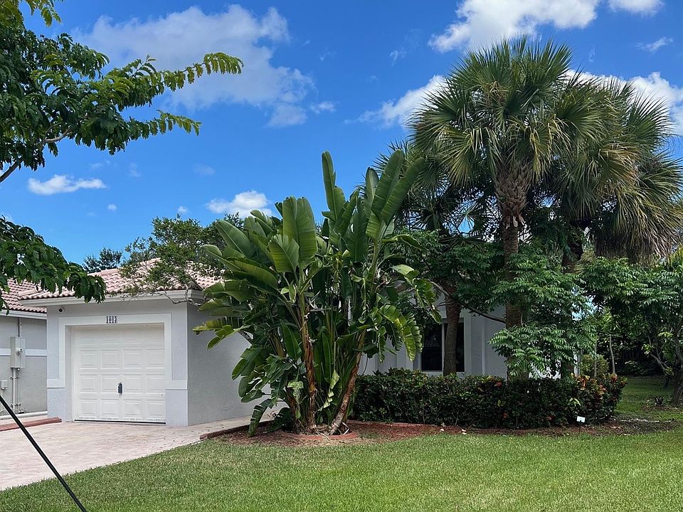 1st image of 1013 NW 170th Avenue