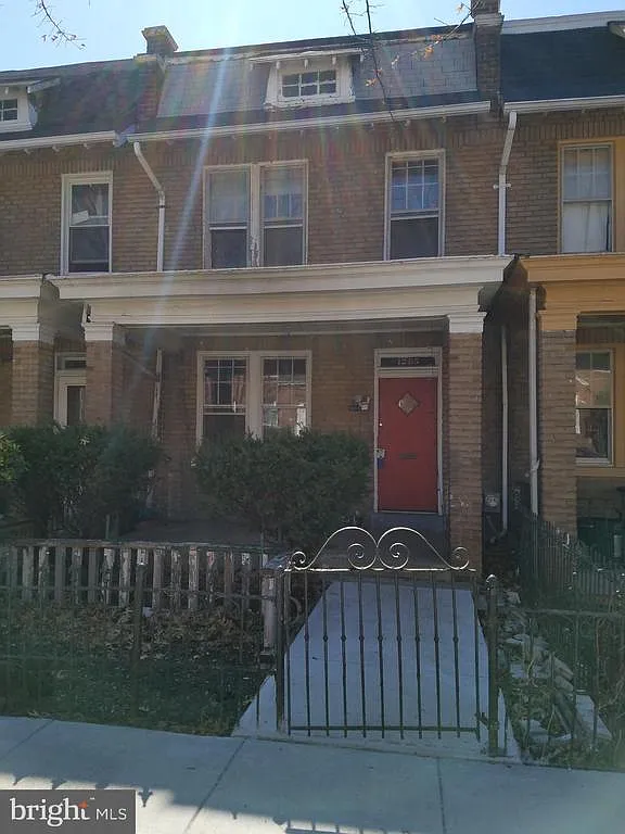 1255 Owen Pl NE photo 1