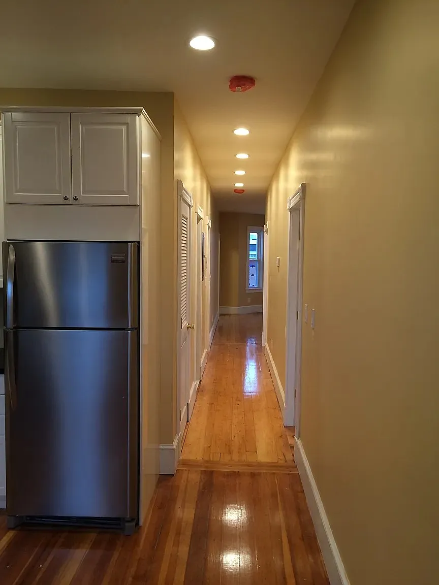 3 bed, 1000 sqft, $3,850 — Photo 3