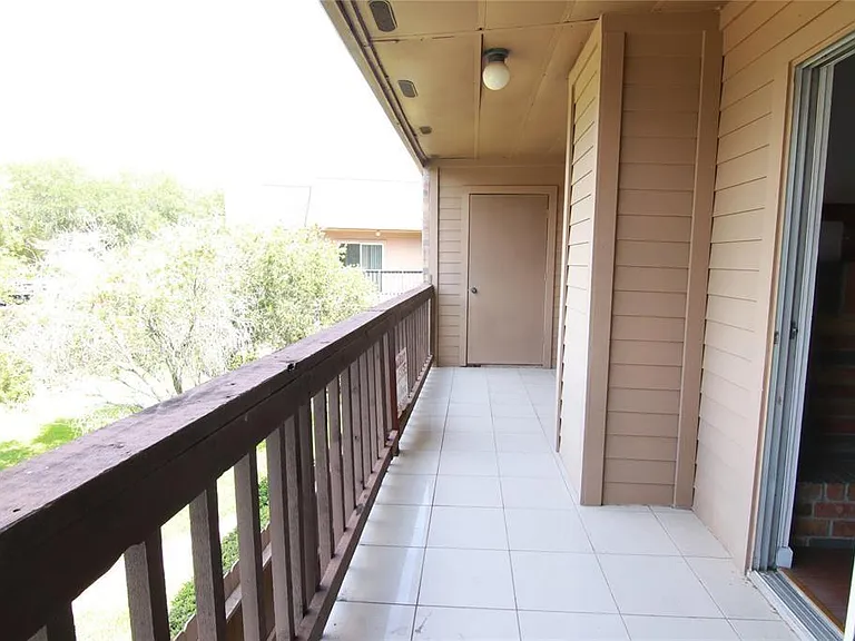 10555 Turtlewood Ct #1001 — Photo 2