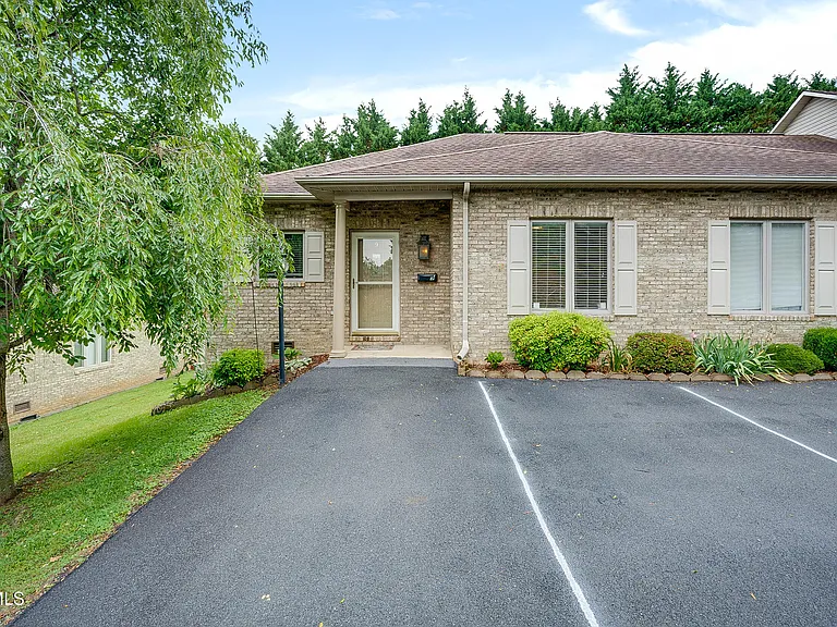 176 S Austin Springs Rd #9 — Photo 1