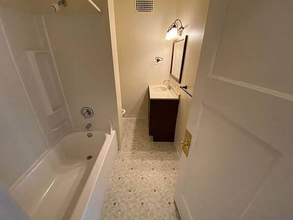3rd image of 5241 15th Ave NE APT 4